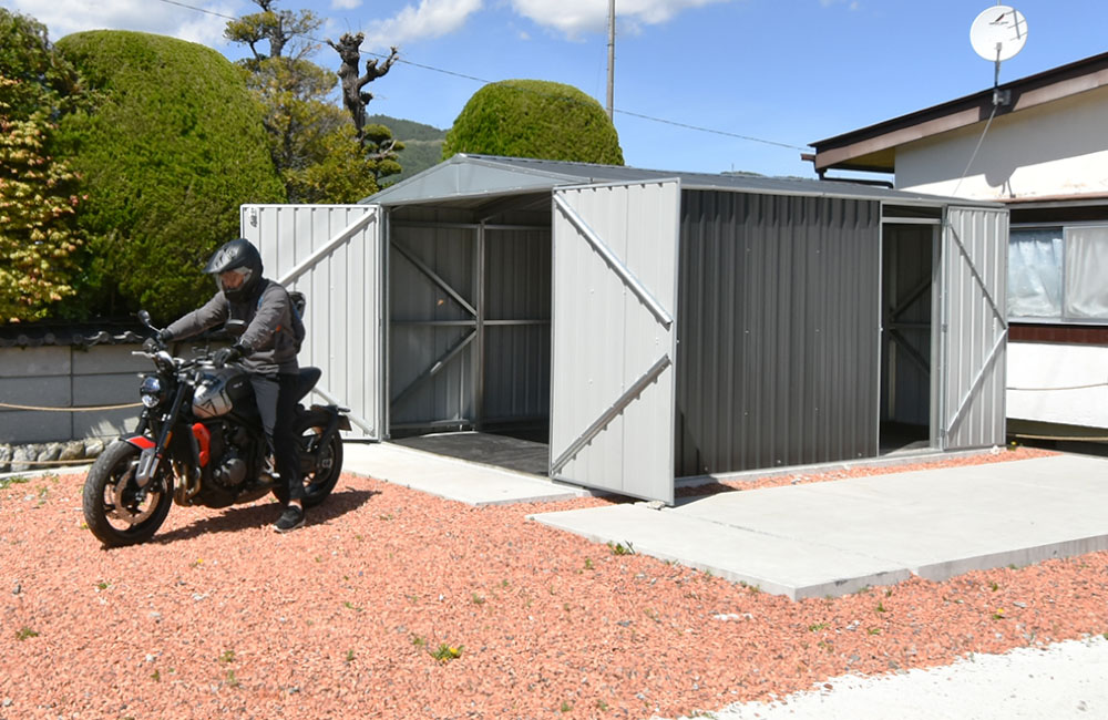 バイクガレージ