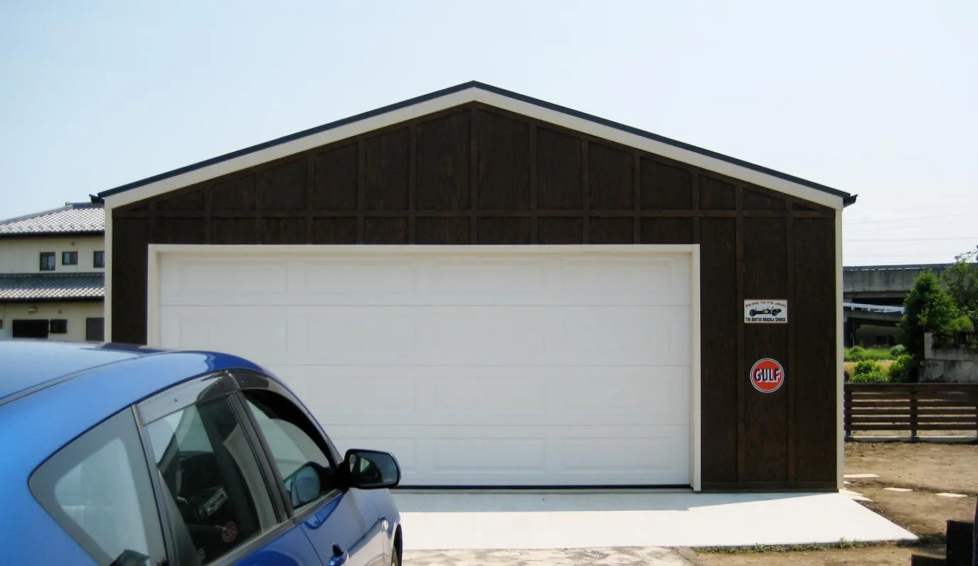 ガレージ建築30年の老舗が造る人気の2台用車庫