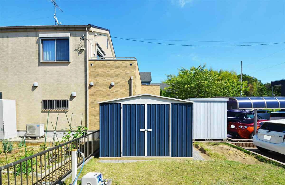 ハッと目を惹く青い物置小屋10選