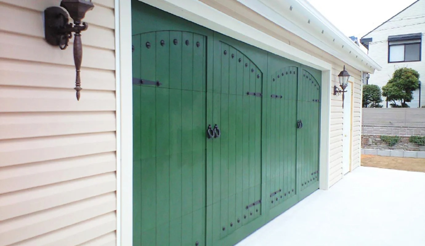 ガレージドアの輸入・販売・施工を一貫！日本全国お伺いしております