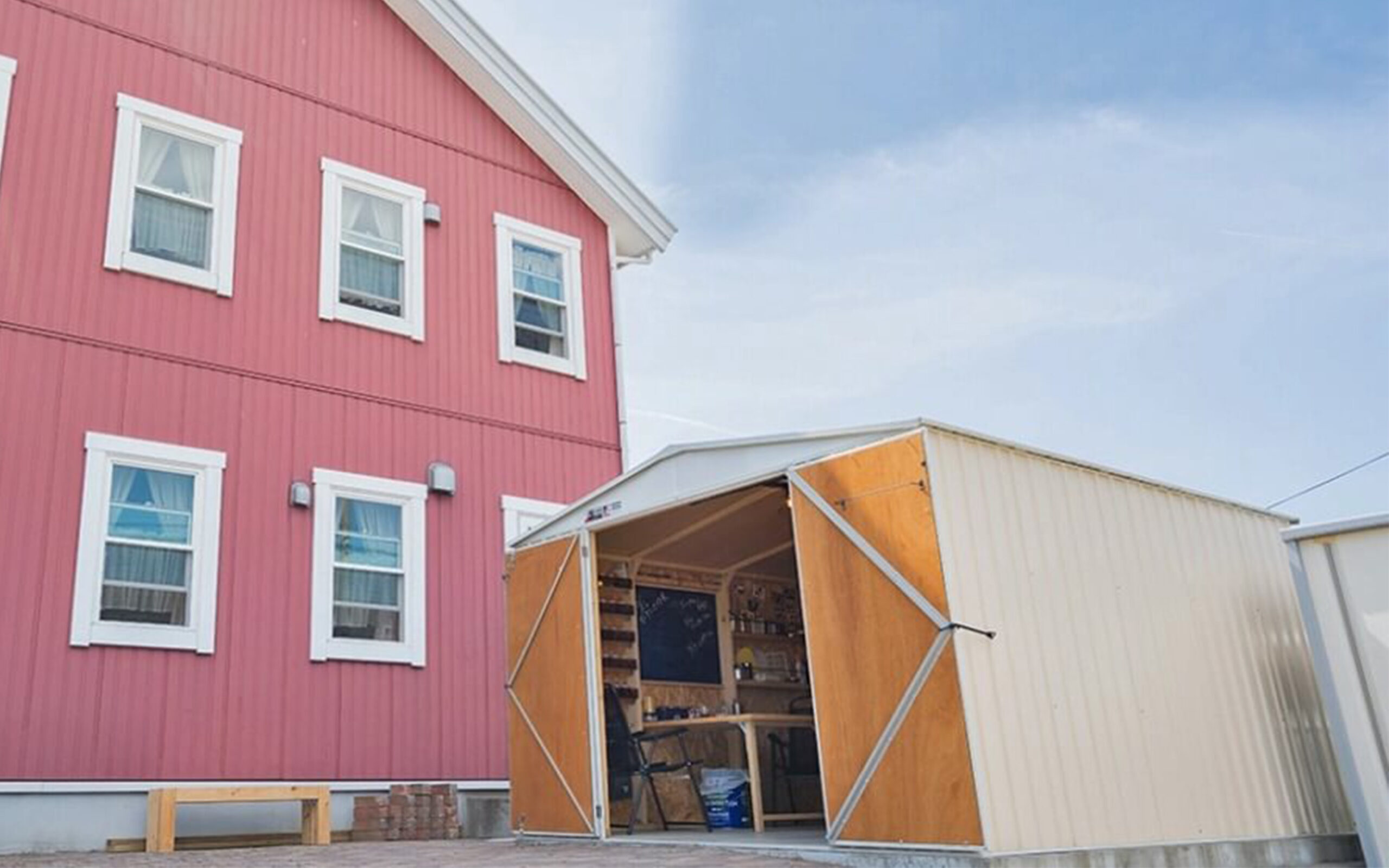 小屋でおうち時間を有意義に。おしゃれな物置小屋の使い方実例