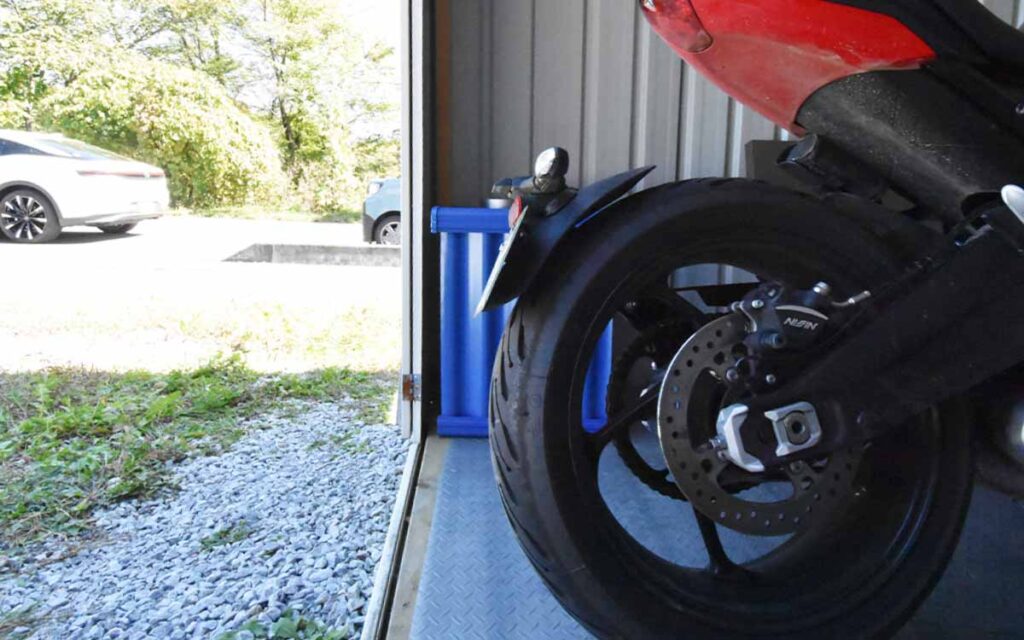バイクガレージ