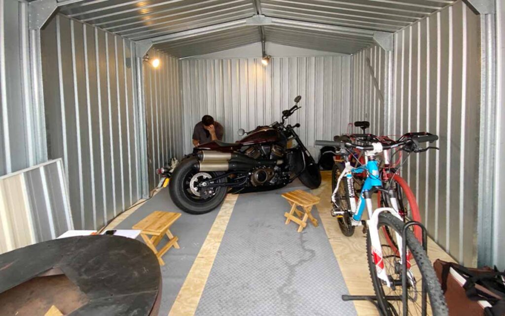バイクガレージ
