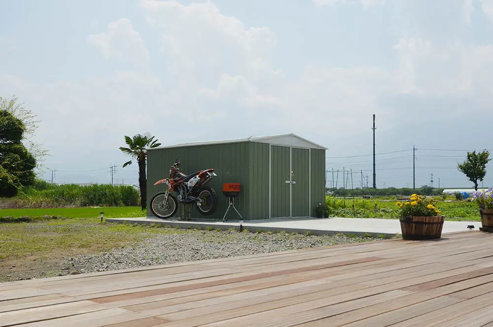 バイクガレージ