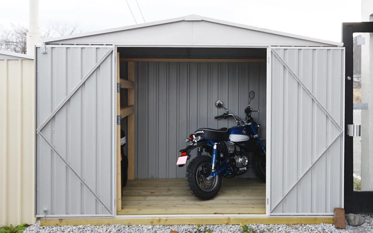 バイクガレージ