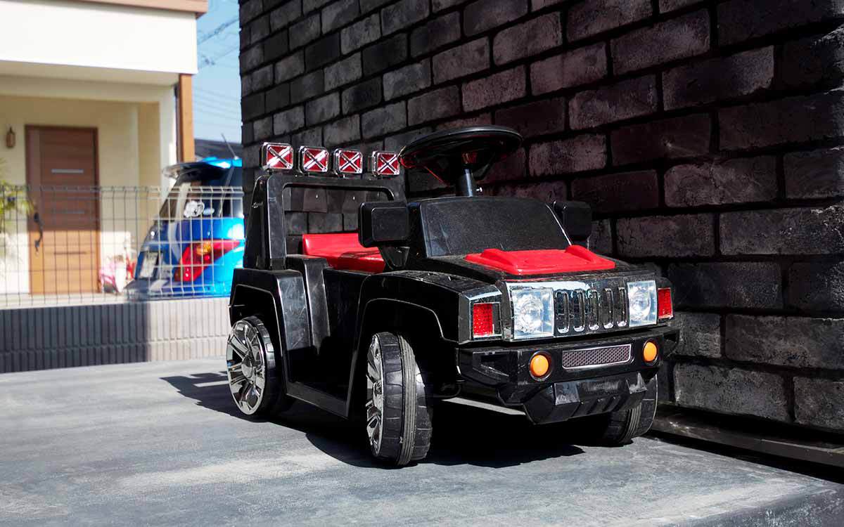 おもちゃの車